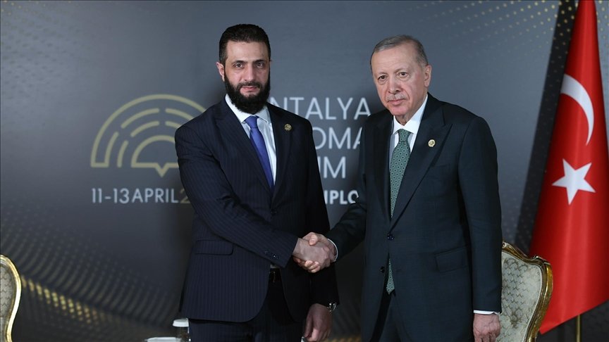 أردوغان خلال لقاء الشرع السنوات القادمة ستكون حافلة بالاستقرار لسوريا